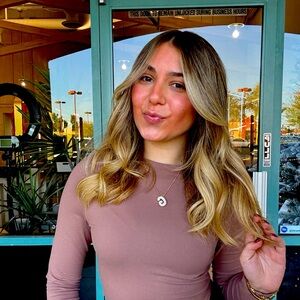 Meet your Posher, Gaby